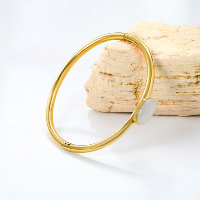 Minimalist Oval Cat's Eye Bangle | Tarnish-Free 18K Gold Gemstone Bracelet