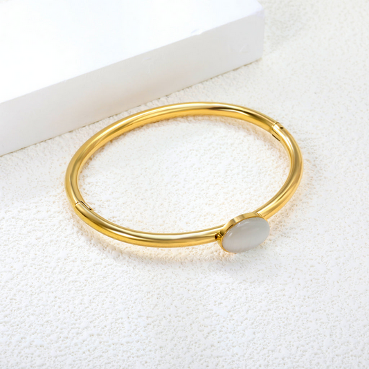 Minimalist Oval Cat's Eye Bangle | Tarnish-Free 18K Gold Gemstone Bracelet