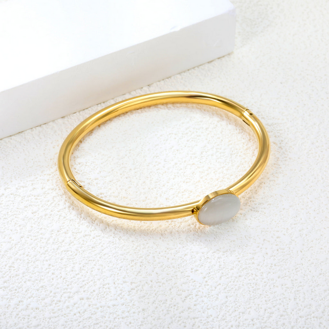 Minimalist Oval Cat's Eye Bangle | Tarnish-Free 18K Gold Gemstone Bracelet