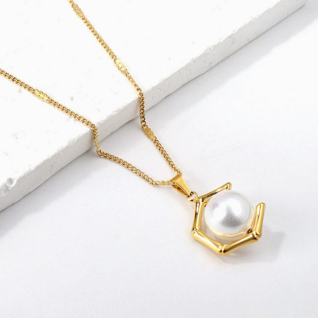 Geometric Hexagon Pearl Pendant Necklace | Tarnish-Free 18K Gold Finish - Fynzi