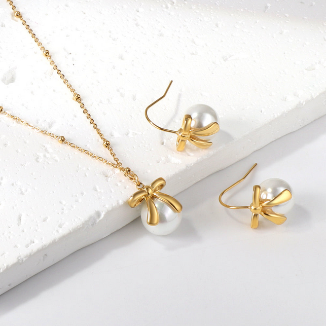 Bow Pearl Pendant Necklace | Tarnish-Free 18K Gold Bead Chain Charm - Fynzi