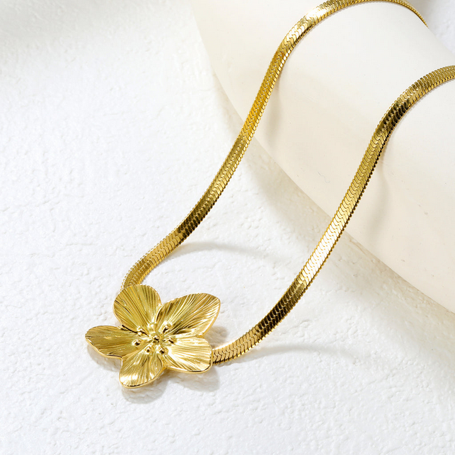Statement Flower Pendant Necklace | Gold Snake Chain Tarnish-Free 18K - Fynzi