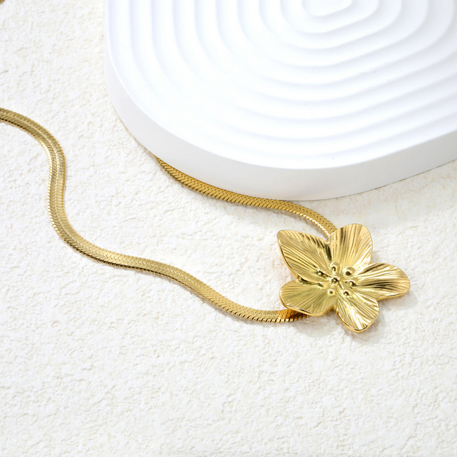 Statement Flower Pendant Necklace | Gold Snake Chain Tarnish-Free 18K - Fynzi